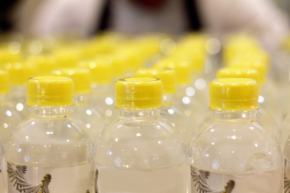 bottle-of-water-1811019_960_720